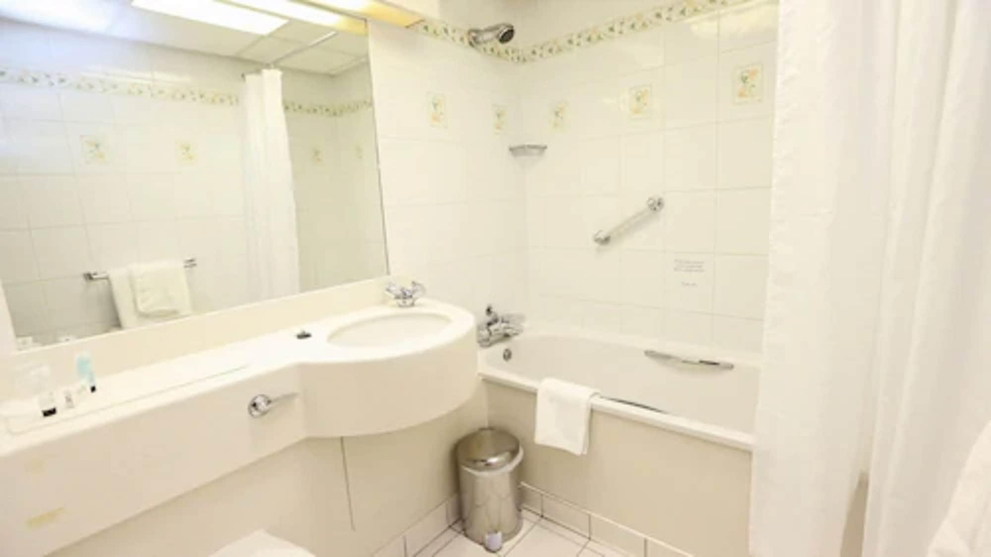 Fairways Lodge & Leisure Club Prestwich Dış mekan fotoğraf