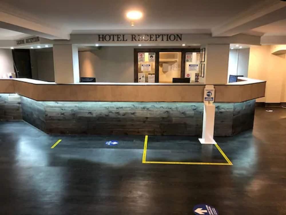 Fairways Lodge & Leisure Club Prestwich Dış mekan fotoğraf